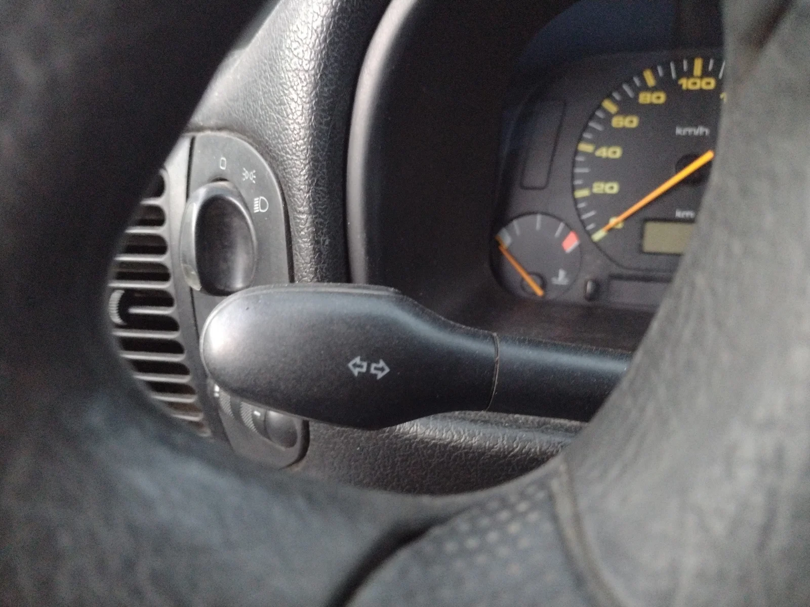 Foto de MANDO INTERMITENTES SEAT IBIZA (6K1) 1.4 (60 CV / 44 KW) referencia 6K5953513AFKZ