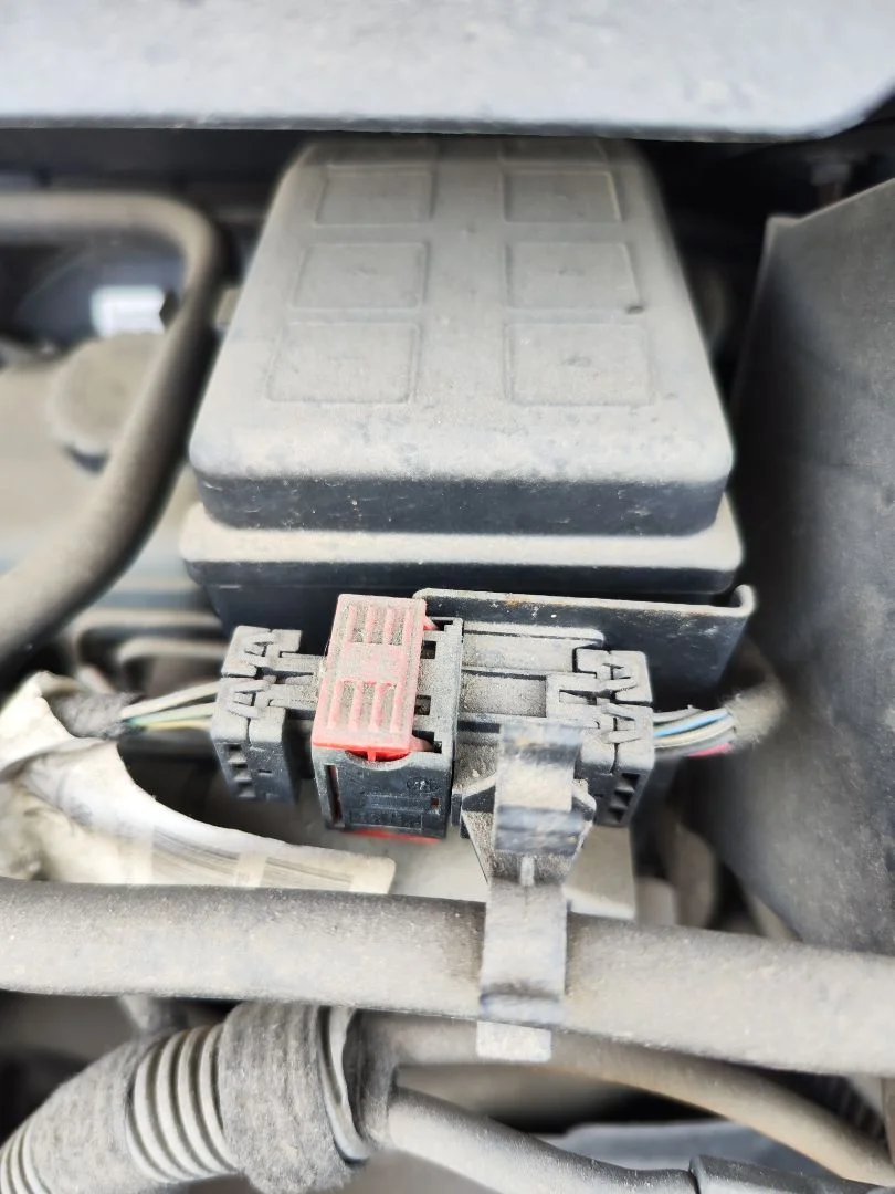 Foto de CAJA RELES / FUSIBLES OPEL ZAFIRA A 1.6 16V (101 CV / 74 KW)