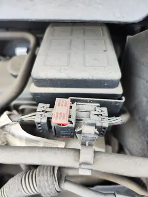 Foto de CAJA RELES / FUSIBLES OPEL ZAFIRA A 1.6 16V (101 CV / 74 KW)