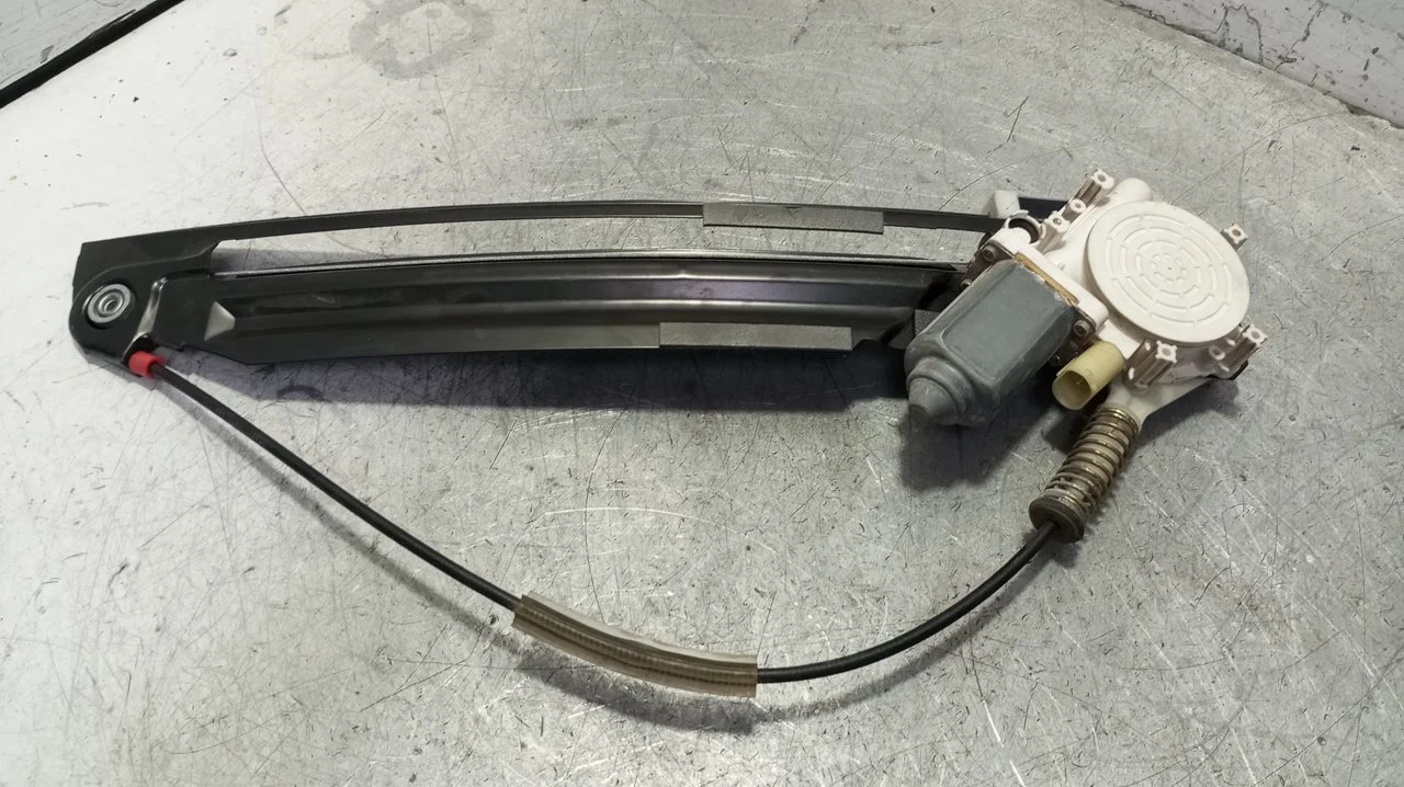 Foto de ELEVALUNAS TRASERO IZQUIERDO BMW SERIE 5 BERLINA (E39) 2.0 16V Diesel CAT (136 CV / 100 KW) referencia 67628360512