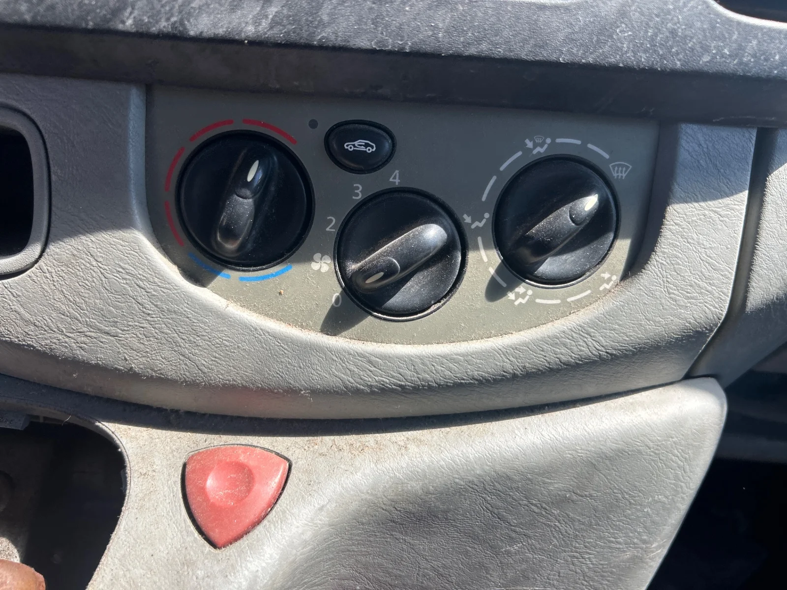 Foto de MANDO CALEFACCION / AIRE ACONDICIONADO RENAULT TRAFIC II COMBI 1.9 Diesel (101 CV / 74 KW) referencia 7701473284
