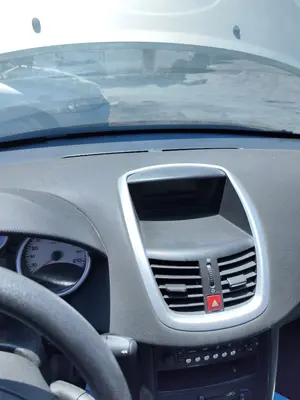 Foto de SALPICADERO PEUGEOT 207 SW 1.4 16V VTi (95 CV / 70 KW) referencia 8211XS foto 5