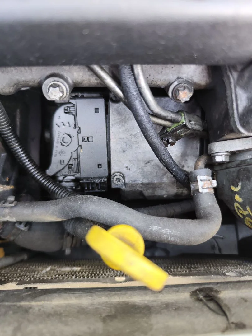 Foto de CENTRALITA MOTOR UCE OPEL ZAFIRA A 2.0 DTI (101 CV / 74 KW)