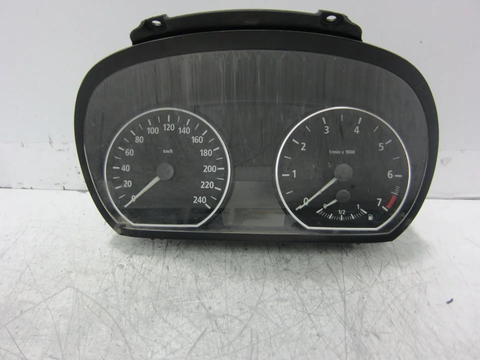 Foto de CUADRO INSTRUMENTOS BMW SERIE 1 BERLINA (E81/E87) 1.6 16V CAT (116 CV / 85 KW) referencia 1041568