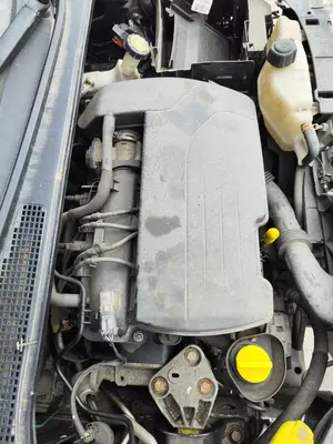 Foto de TAPA MOTOR RENAULT CLIO III 1.2 16V (75 CV / 55 KW)