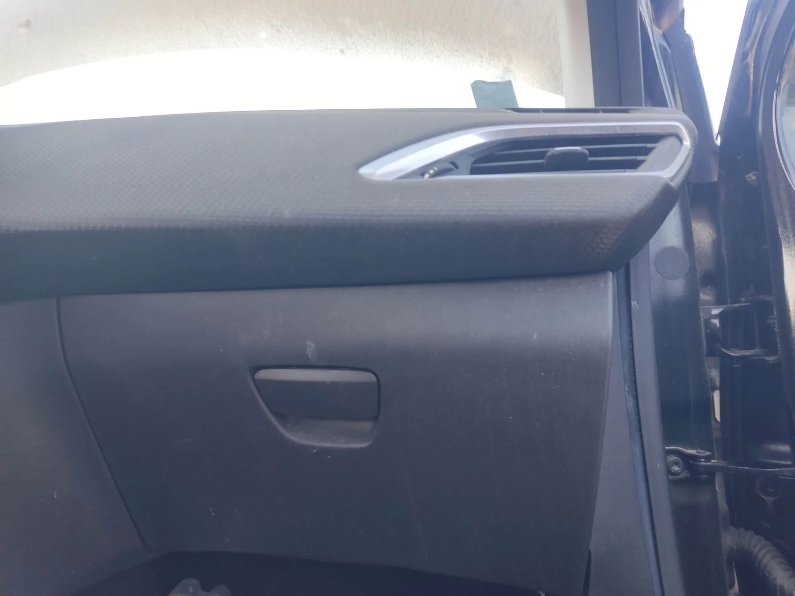 Foto de GUANTERA PEUGEOT 208 1.2 12V e-VTi / PureTech (81 CV / 60 KW) referencia 9673811277TR