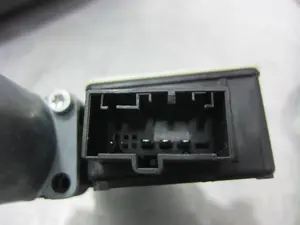 Foto de MOTOR ELEVALUNAS TRASERO DERECHO VOLKSWAGEN POLO VI (AW1)(08.2017) 1.0 (65 CV / 48 KW) referencia E850202014 foto 3