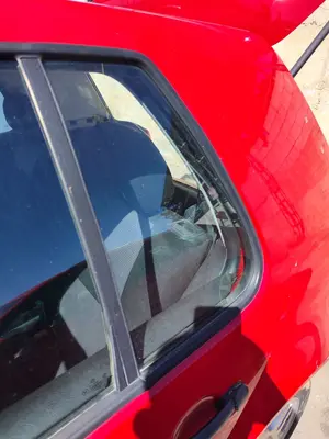 Foto de LUNA CUSTODIA TRASERA IZQUIERDA VOLKSWAGEN GOLF IV BERLINA (1J1)(10.1997) 1.9 TDI (90 CV / 66 KW)