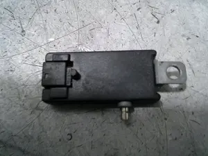 Foto de AMPLIFICADOR DE ANTENA AUDI A3 (8L) 1.9 TDI (101 CV / 74 KW) referencia 8L0035225E foto 3