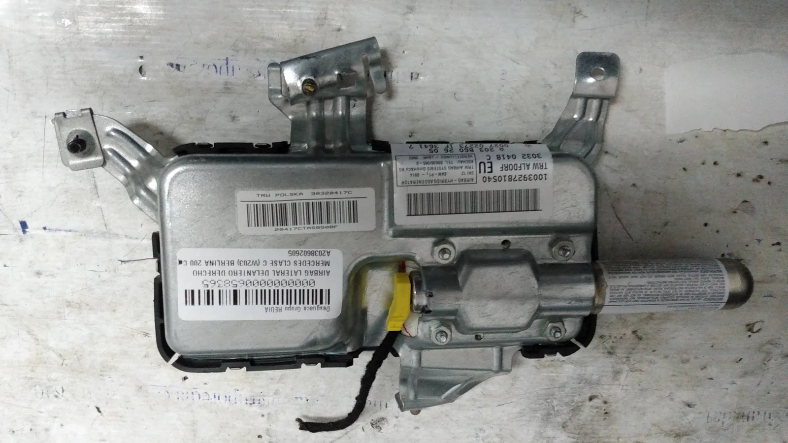 Foto de AIRBAG LATERAL DELANTERO DERECHO MERCEDES-BENZ CLASE C (BM 203) BERLINA 1.8 CAT (163 CV / 120 KW) referencia A2038602605