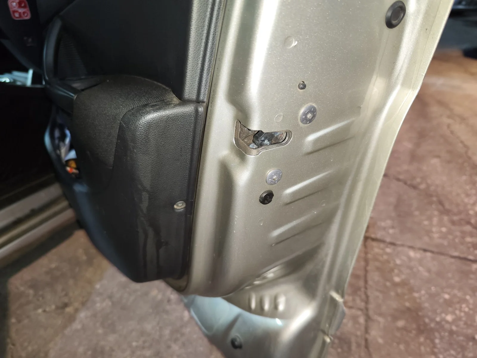 Foto de CERRADURA PUERTA DELANTERA DERECHA PEUGEOT 308 1.6 16V HDi (90 CV / 66 KW) referencia 9800616580