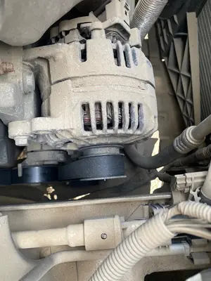 Foto de ALTERNADOR VOLKSWAGEN POLO IV (9N3) 1.4 FSI (86 CV / 63 KW)