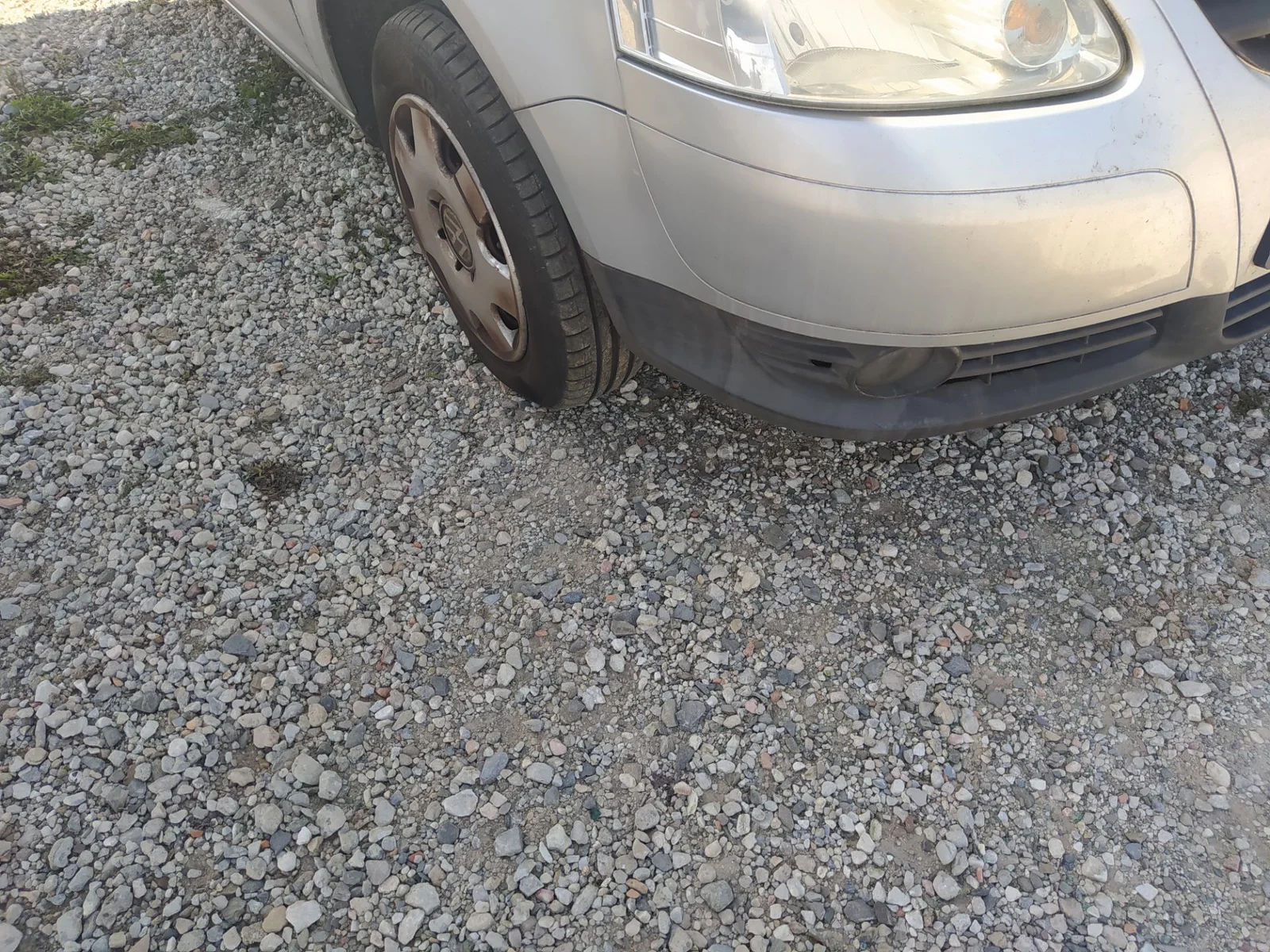 Foto de PARAGOLPES DELANTERO VOLKSWAGEN FOX (5Z1)(04.2005) 1.4 (75 CV / 55 KW)