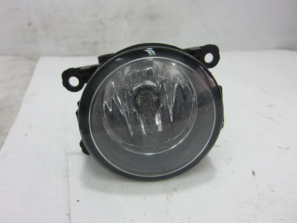 Foto de FARO ANTINIEBLA DERECHO RENAULT SCENIC II (JM) 1.5 dCi Diesel (106 CV / 78 KW) referencia 8200074008