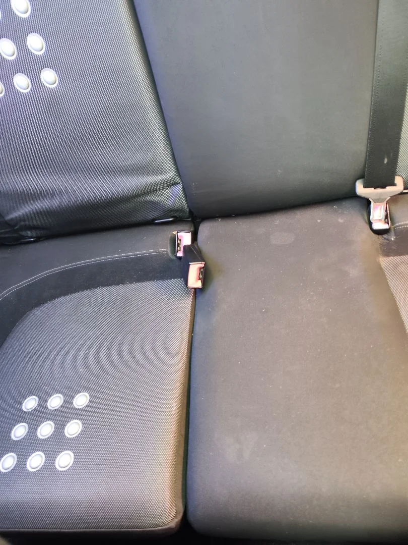 Foto de ENGANCHE CINTURON TRASERO CENTRAL FIAT GRANDE PUNTO (199) 1.4 (95 CV / 70 KW)