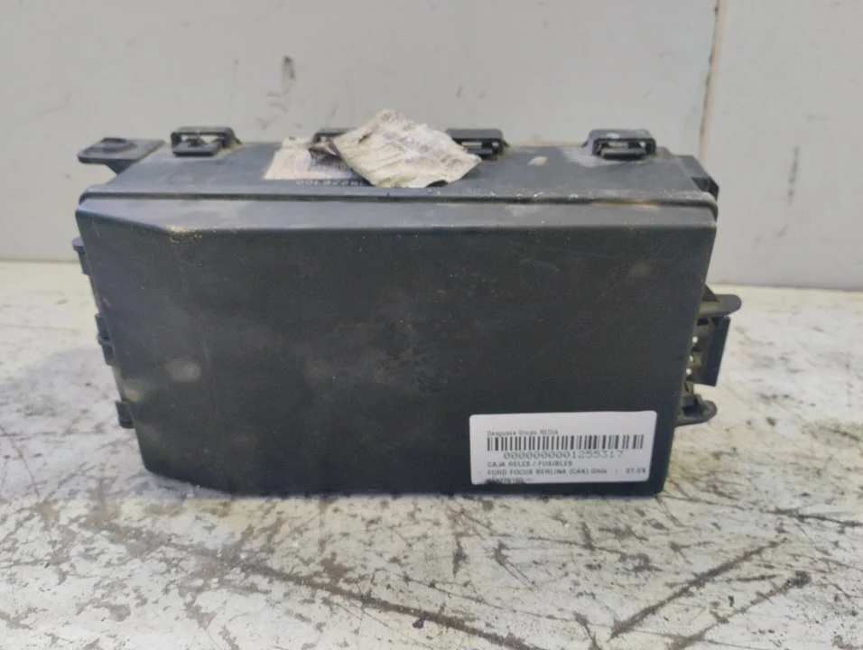 Foto de CAJA RELES / FUSIBLES FORD FOCUS BERLINA (CAK) 1.8 TDCi Turbodiesel CAT (116 CV / 85 KW) referencia 518276100