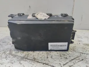 Foto de CAJA RELES / FUSIBLES FORD FOCUS BERLINA (CAK) 1.8 TDCi Turbodiesel CAT (116 CV / 85 KW) referencia 518276100