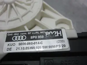 Foto de MOTOR ELEVALUNAS DELANTERO DERECHO AUDI A3 (8P1) 1.9 TDI (105 CV / 77 KW) referencia 8P0959802H foto 2