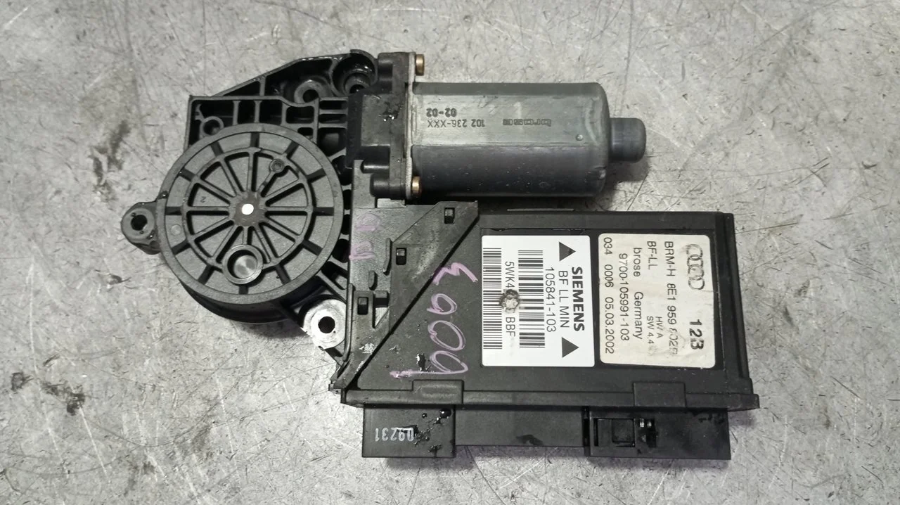 Foto de MOTOR ELEVALUNAS DELANTERO DERECHO AUDI A4 BERLINA (8E) 1.9 TDI (131 CV / 96 KW) referencia 8E1959802