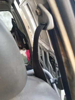 Foto de CINTURON SEGURIDAD DELANTERO IZQUIERDO NISSAN VANETTE CARGO 2.3 Diesel (75 CV / 55 KW)