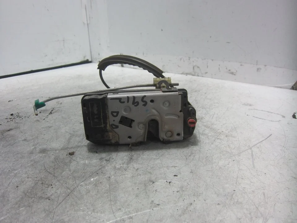 Foto de CERRADURA PUERTA TRASERA DERECHA OPEL ZAFIRA B 1.9 CDTI (120 CV / 88 KW) referencia 13210739