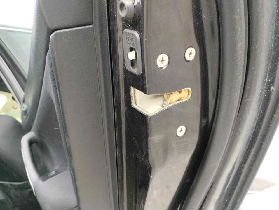 Foto de CERRADURA PUERTA TRASERA DERECHA HONDA ACCORD BERLINA (CL/CN) 2.0 VTEC CAT (155 CV / 114 KW)