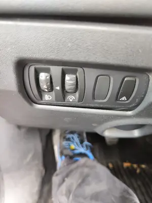 Foto de INTERRUPTOR RENAULT MEGANE II BERLINA 3P 1.9 dCi Diesel (120 CV / 88 KW)