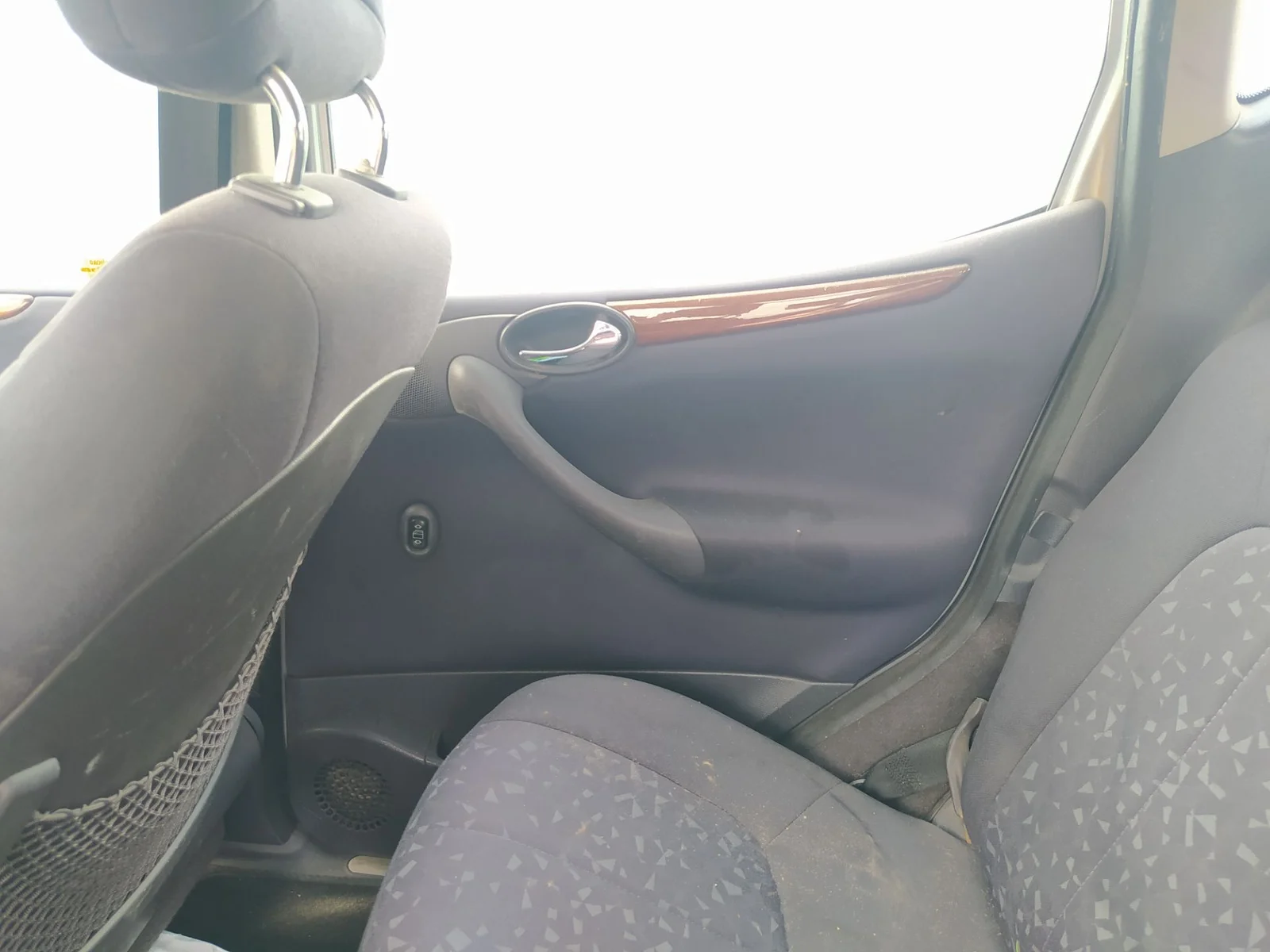 Foto de GUARNECIDO PUERTA TRASERA DERECHA MERCEDES-BENZ CLASE A (BM 168) 1.7 CDI Diesel CAT (95 CV / 70 KW) referencia A1687305470 7F31