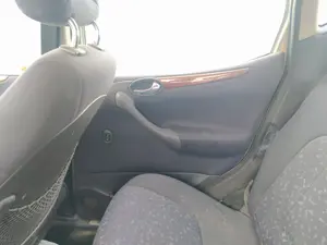 Foto de GUARNECIDO PUERTA TRASERA DERECHA MERCEDES-BENZ CLASE A (BM 168) 1.7 CDI Diesel CAT (95 CV / 70 KW) referencia A1687305470 7F31