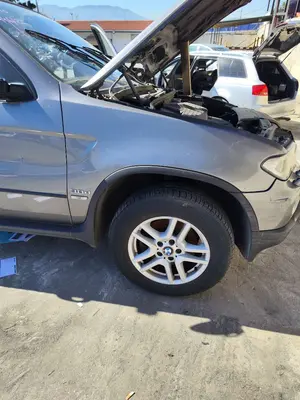 Foto de ALETA DELANTERA DERECHA BMW SERIE X5 (E53) 3.0 Turbodiesel CAT (218 CV / 160 KW)