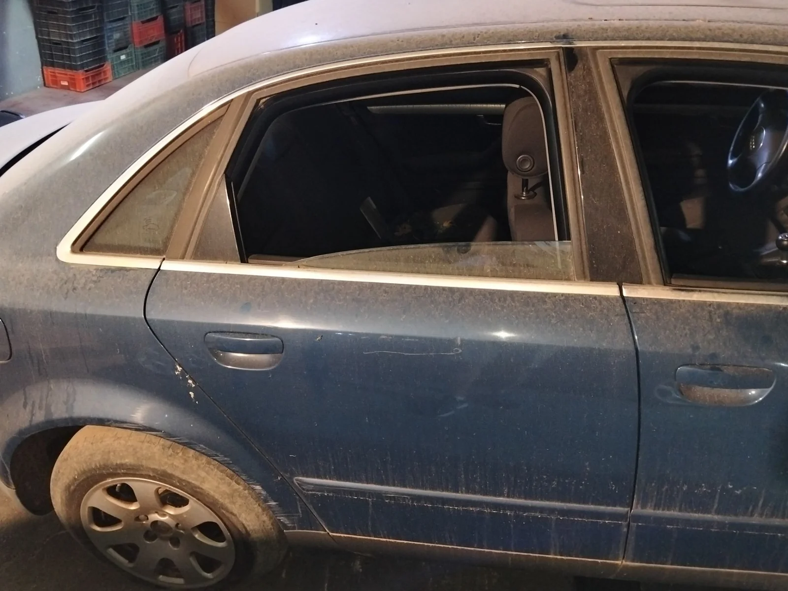 Foto de PUERTA TRASERA DERECHA AUDI A4 BERLINA (8E)
