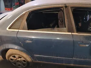 Foto de PUERTA TRASERA DERECHA AUDI A4 BERLINA (8E)