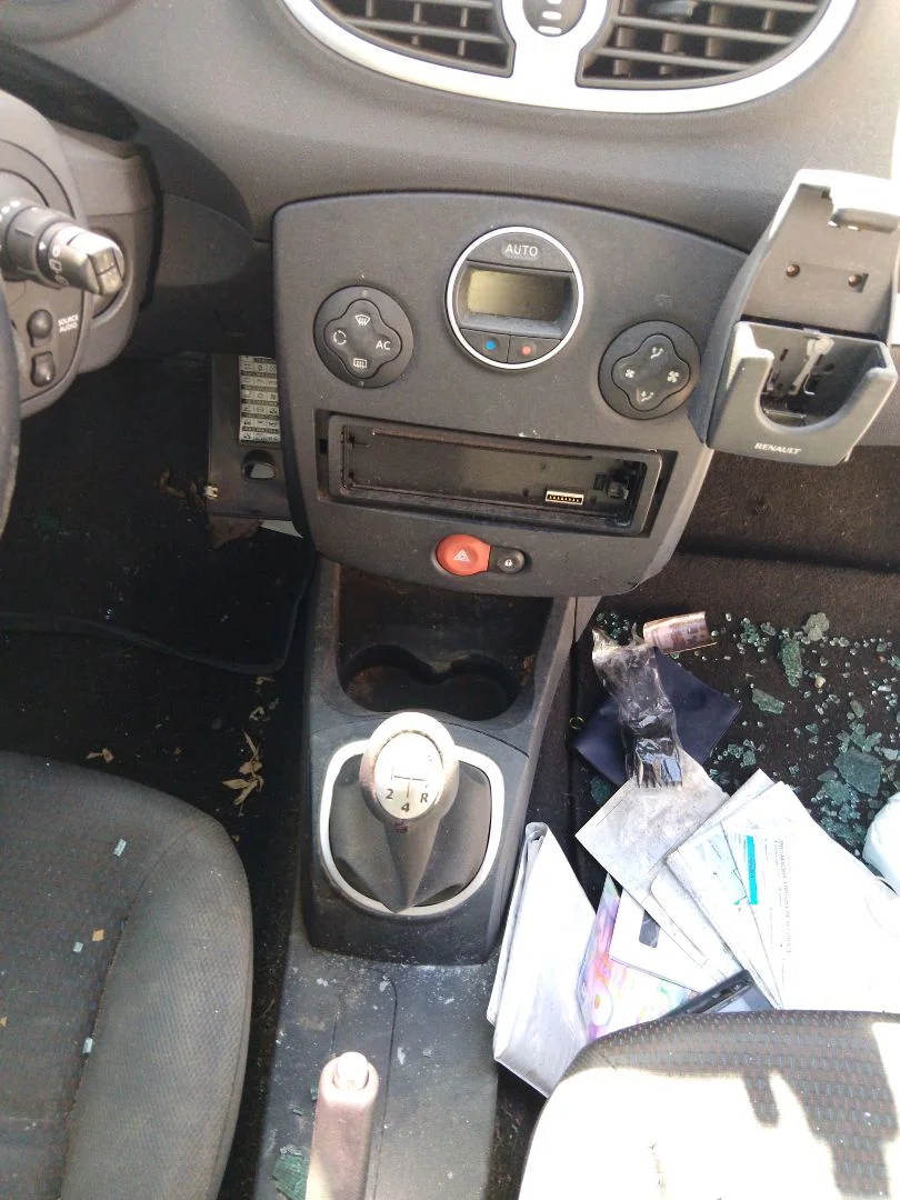 Foto de PALANCA CAMBIO RENAULT CLIO III 1.4 16V (98 CV / 72 KW)