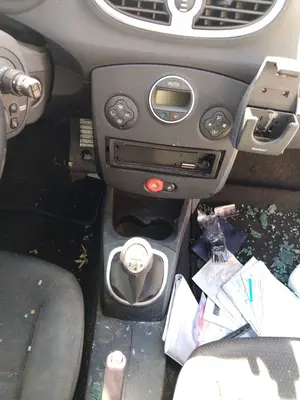 Foto de PALANCA CAMBIO RENAULT CLIO III 1.4 16V (98 CV / 72 KW)