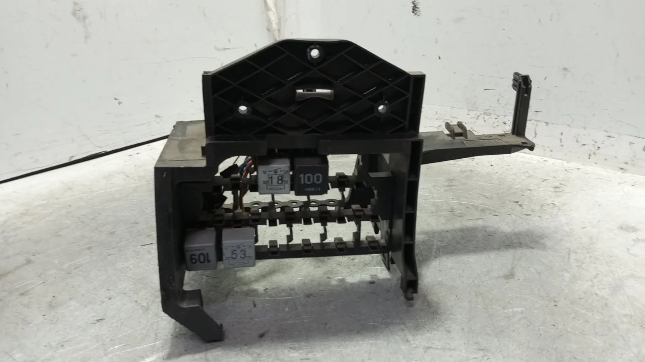 Foto de CAJA RELES / FUSIBLES SEAT IBIZA (6L1) 1.9 TDI (101 CV / 74 KW) referencia 6Q1907371B