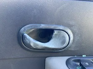Foto de MANETA INTERIOR DELANTERA DERECHA RENAULT CLIO III 1.5 dCi Diesel (68 CV / 50 KW)