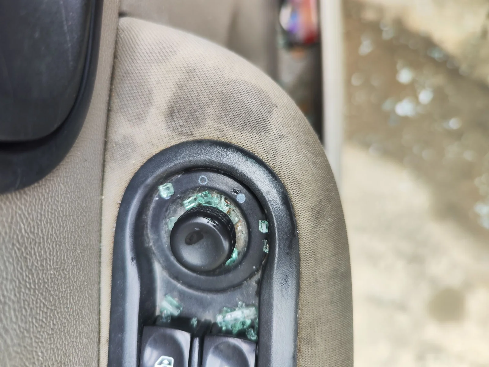 Foto de MANDO RETROVISOR RENAULT CLIO III 1.5 dCi Diesel CAT (86 CV / 63 KW)