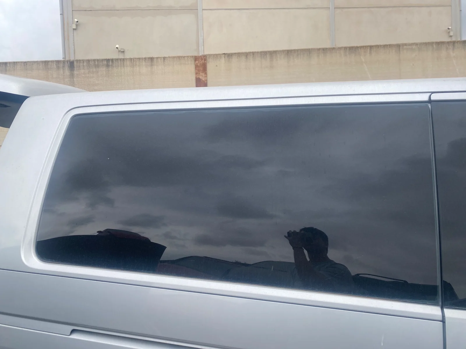 Foto de LUNA CUSTODIA TRASERA DERECHA VOLKSWAGEN T5 TRANSPORTER BUS (7H) 2.5 TDI (131 CV / 96 KW)