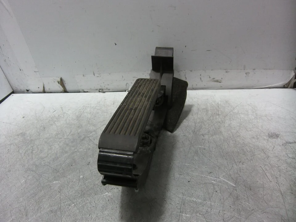Foto de POTENCIOMETRO PEDAL MERCEDES-BENZ CLK (BM 209) CABRIO referencia A2113000404