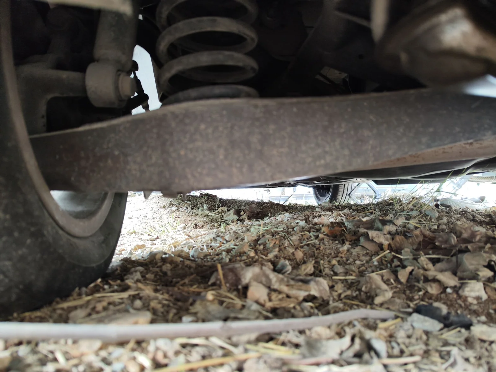 Foto de BRAZO SUSPENSION TRASERO IZQUIERDO VOLKSWAGEN GOLF PLUS V (5M1) 1.9 TDI (105 CV / 77 KW)