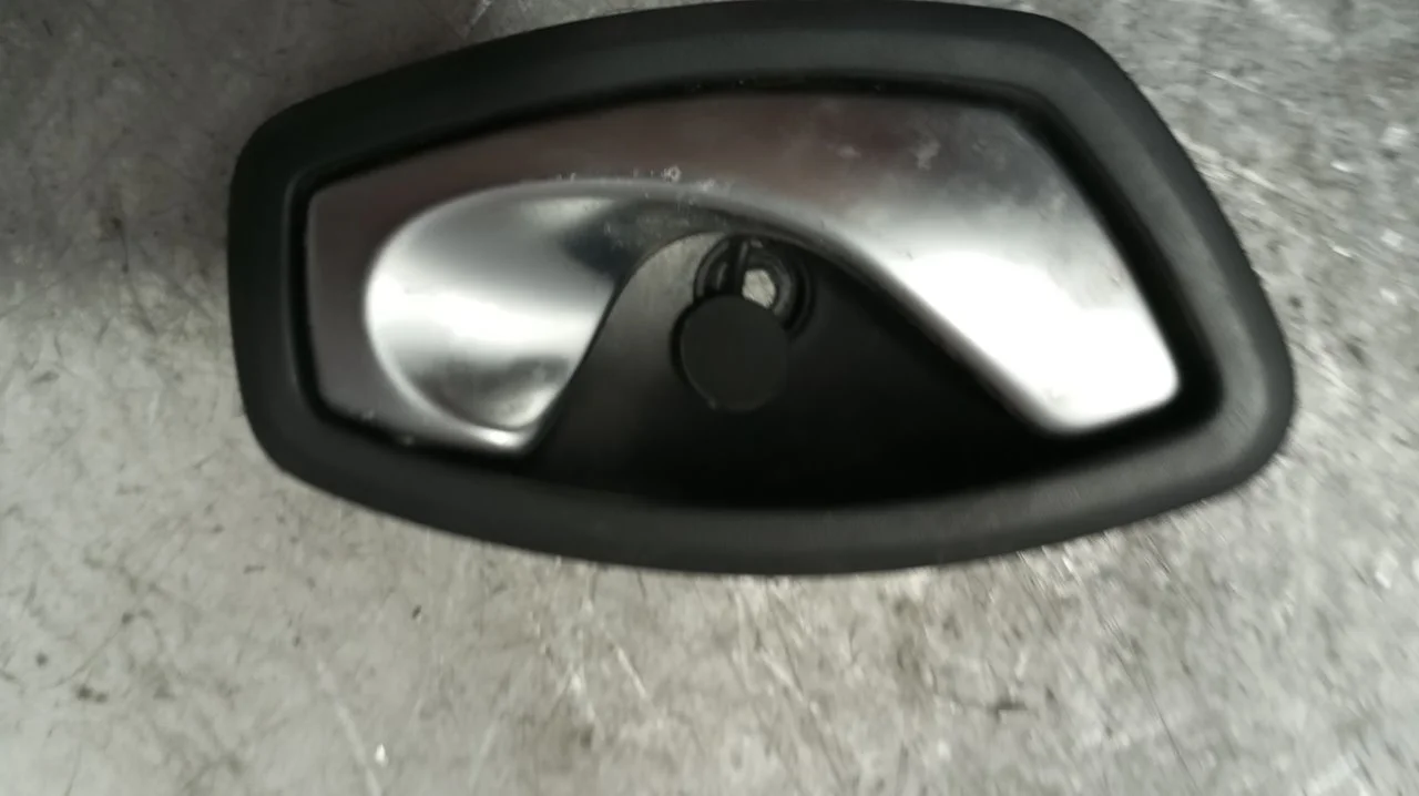 Foto de MANETA INTERIOR DELANTERA DERECHA RENAULT CAPTUR I 1.5 dCi Diesel FAP (110 CV / 81 KW) referencia 806700005R