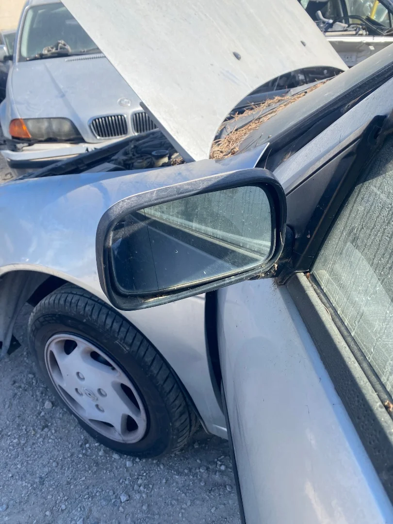 Foto de RETROVISOR IZQUIERDO NISSAN ALMERA (N15) 2.0 Diesel (75 CV / 55 KW)