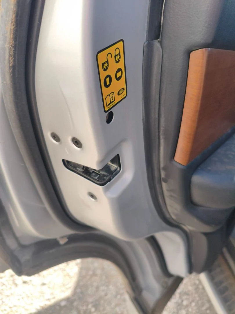 Foto de CERRADURA PUERTA TRASERA IZQUIERDA LAND ROVER RANGE ROVER SPORT 4.4 V8 CAT (299 CV / 220 KW) referencia LR091360