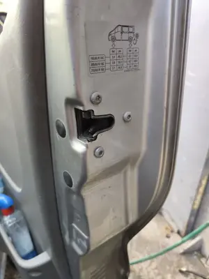 Foto de CERRADURA PUERTA DELANTERA DERECHA OPEL VIVARO FURGÓN/COMBI 2.0 16V CDTI (114 CV / 84 KW)