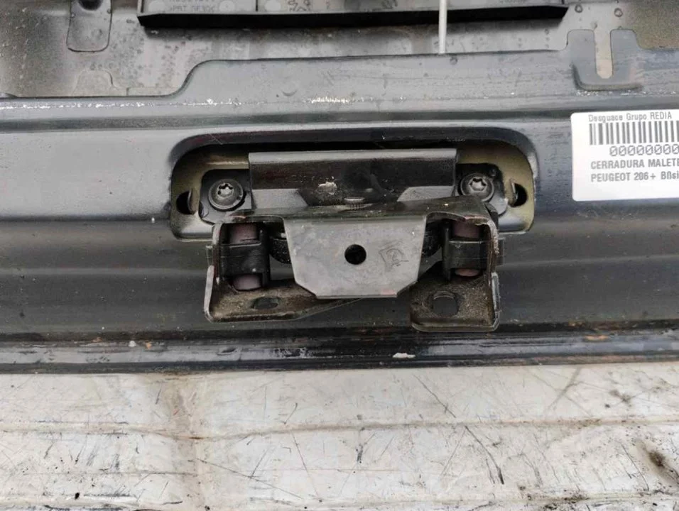 Foto de CERRADURA MALETERO / PORTON PEUGEOT 206 + 1.1 (60 CV / 44 KW)