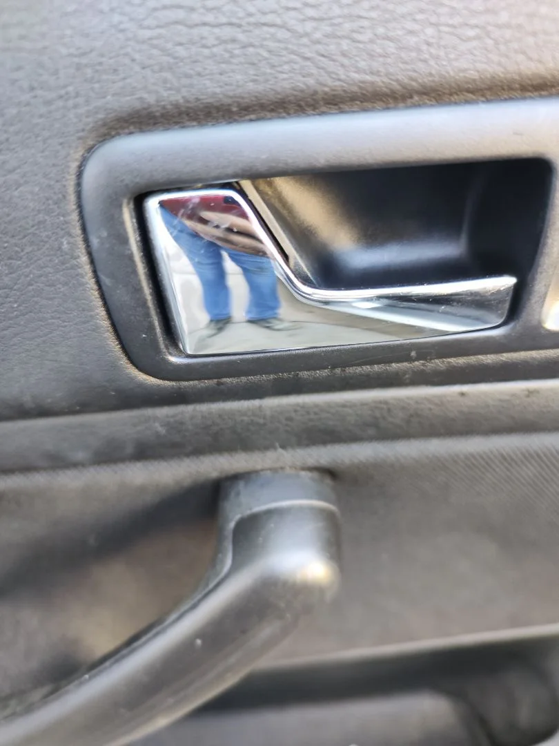 Foto de MANETA INTERIOR DELANTERA IZQUIERDA VOLKSWAGEN GOLF IV BERLINA (1J1)(10.1997) 1.9 TDI (131 CV / 96 KW) referencia 3B1837113H FKZ