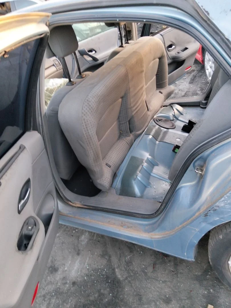 Foto de GOMAS CONTORNO PUERTA RENAULT LAGUNA II (BG0) 1.9 dCi Diesel CAT (101 CV / 74 KW)