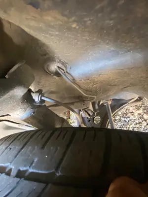Foto de BRAZO SUSPENSION DELANTERO IZQUIERDO VOLKSWAGEN POLO III (6N1) 1.4  (60 CV / 44 KW)
