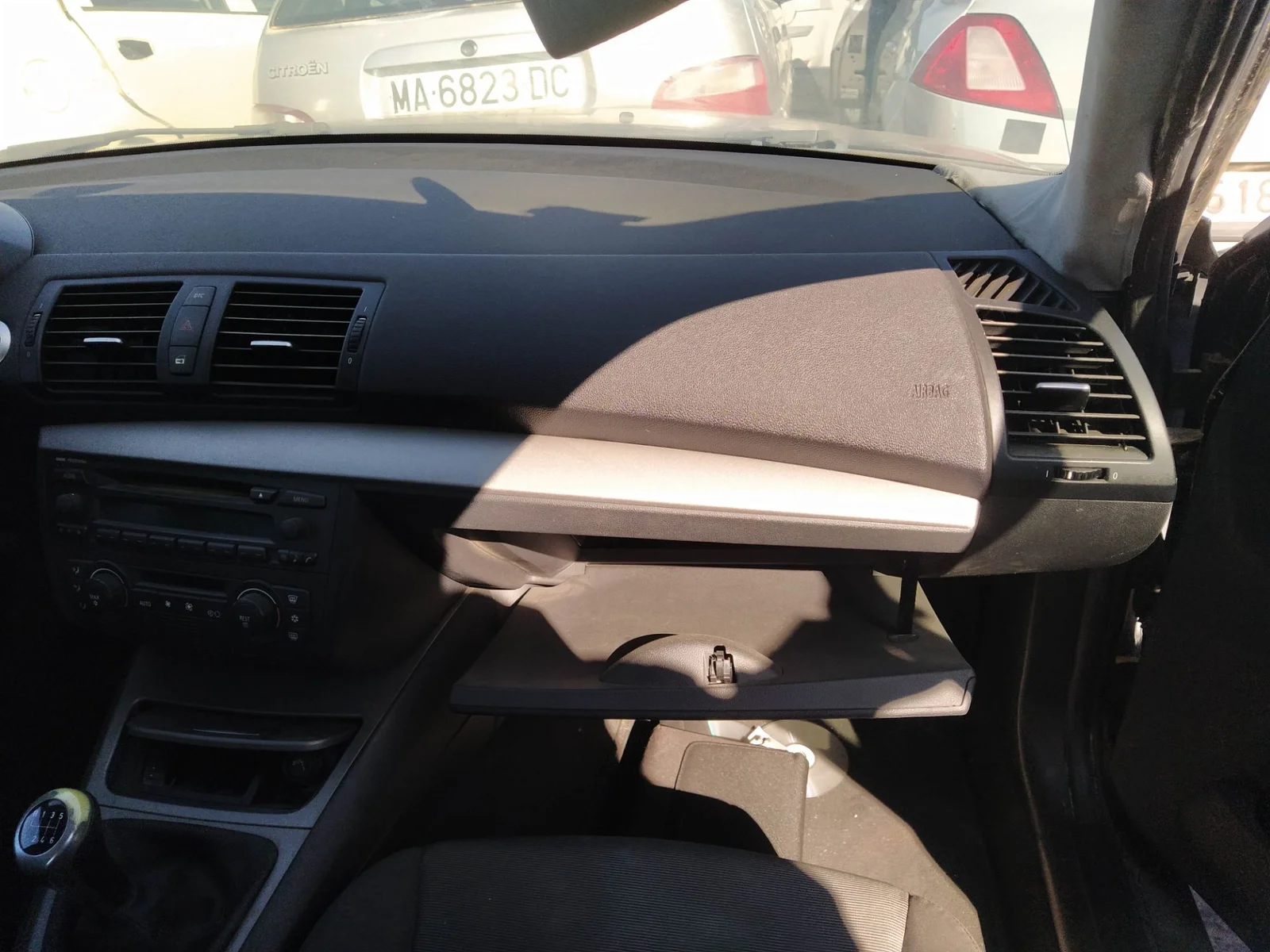Foto de GUANTERA BMW SERIE 1 BERLINA (E81/E87) 2.0 16V Diesel CAT (122 CV / 90 KW)