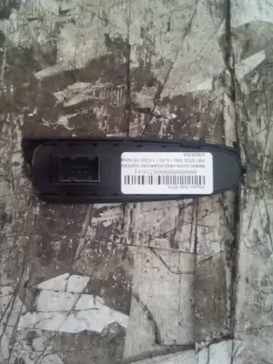 Foto de MANDO ELEVALUNAS DELANTERO IZQUIERDO FIAT STILO (192) 1.9 JTD CAT (116 CV / 85 KW) referencia 0735297025 foto 2